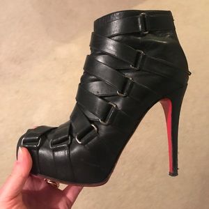 Size 39. Authentic. Louboutin booties.